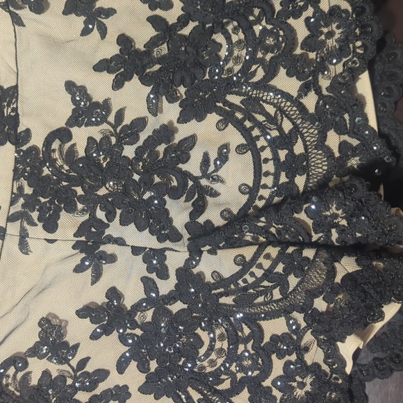 Alice & Olivia sequin embroidered mesh shorts - Picture 7 of 12